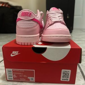 Brand new Nike dunk triple pink , size Y6 in kids , women 7.5